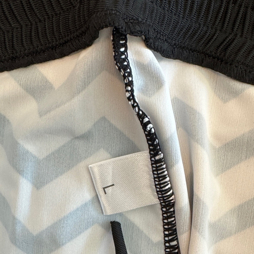 Source Unknown Black And White Zigzag Bikini - image 5